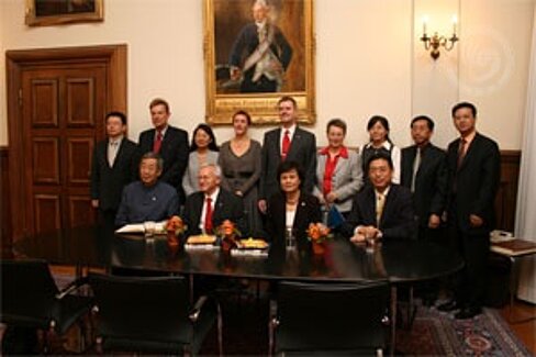 Pekinger Delegation besucht das Konfuzius-Institut