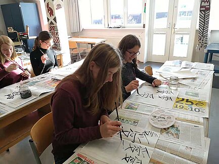 纽伦堡—埃尔兰根孔子学院为埃尔兰根文理中学举办书法工作坊