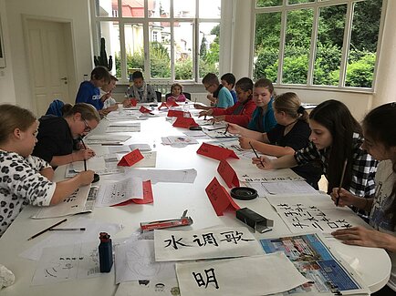 纽伦堡—埃尔兰根孔子学院举办“中国一日游”文化体验活动