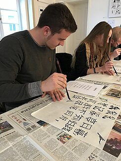 纽伦堡-埃尔兰根孔子学院为安斯巴赫大学汉语学习者举办书法工作坊